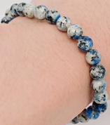 Elastic natural biotite round bead bracelet.