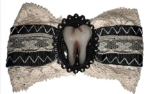 Se7en Deadly Tooth bow hairclip