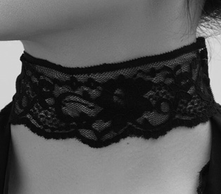 Stretch black lace tie on choker