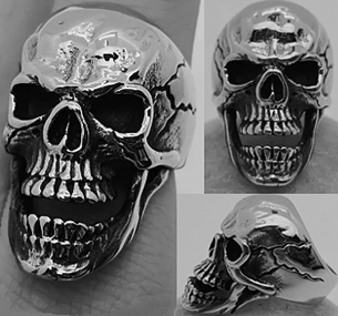 Mio Queena stainless steel skull ring