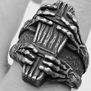 Mio Queena stainless steel skull hand coffin ring