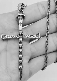 Mio Queena septem peccata skull cross pendant necklace 