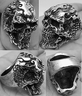 Mio Queena stainless steel skull ring