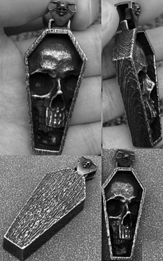 Mio Queena stainless steel vampire skull coffin necklace