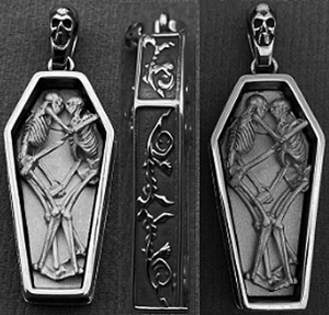 Mio Queena stainless steel skeleton couple in coffin pendant