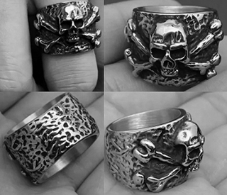 Mio Queena stainless steel skull biker ring