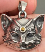 Mio Queena stainless steel cat head pendant