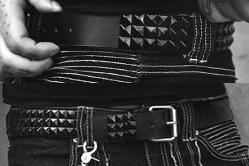 Vampire Freaks Obsidian leather black pyramid studded belt