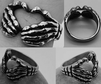 Mio Queena stainless steel heart skull ring